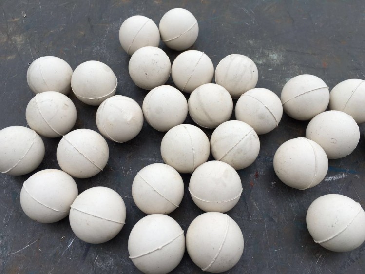 彈跳球振動(dòng)篩彈球硅膠橡膠球(圖11) 彈跳球振動(dòng)篩彈球硅膠橡膠球(圖11)